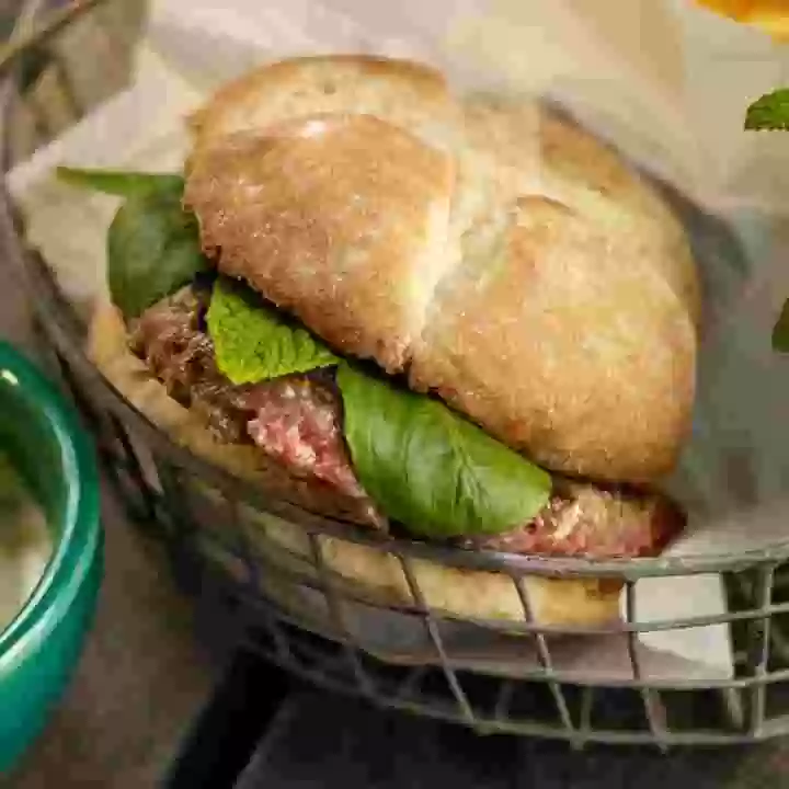 Hamburguesa de cordero con menta y cilantro