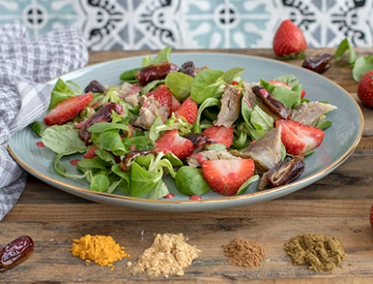 Ensalada de cordero con fresas y vinagreta de frutos rojos