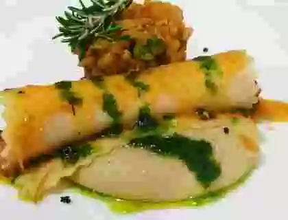 Canelón de cordero con parmentier trufada de castañas y cremoso de Boletus