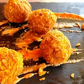 Croquetas de mollejas de cordero. Bar Benito&Co